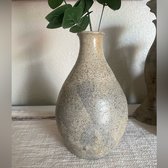 Textured pottery bud vase - Picture 4 of 4